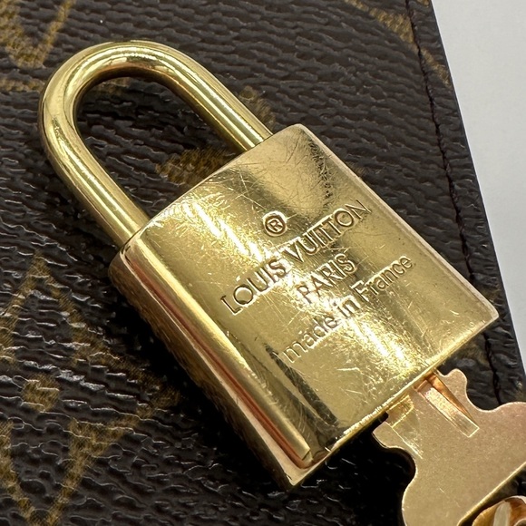 Louis Vuitton #332 LV Lock and Key with unbranded chain - Picture 3 of 4